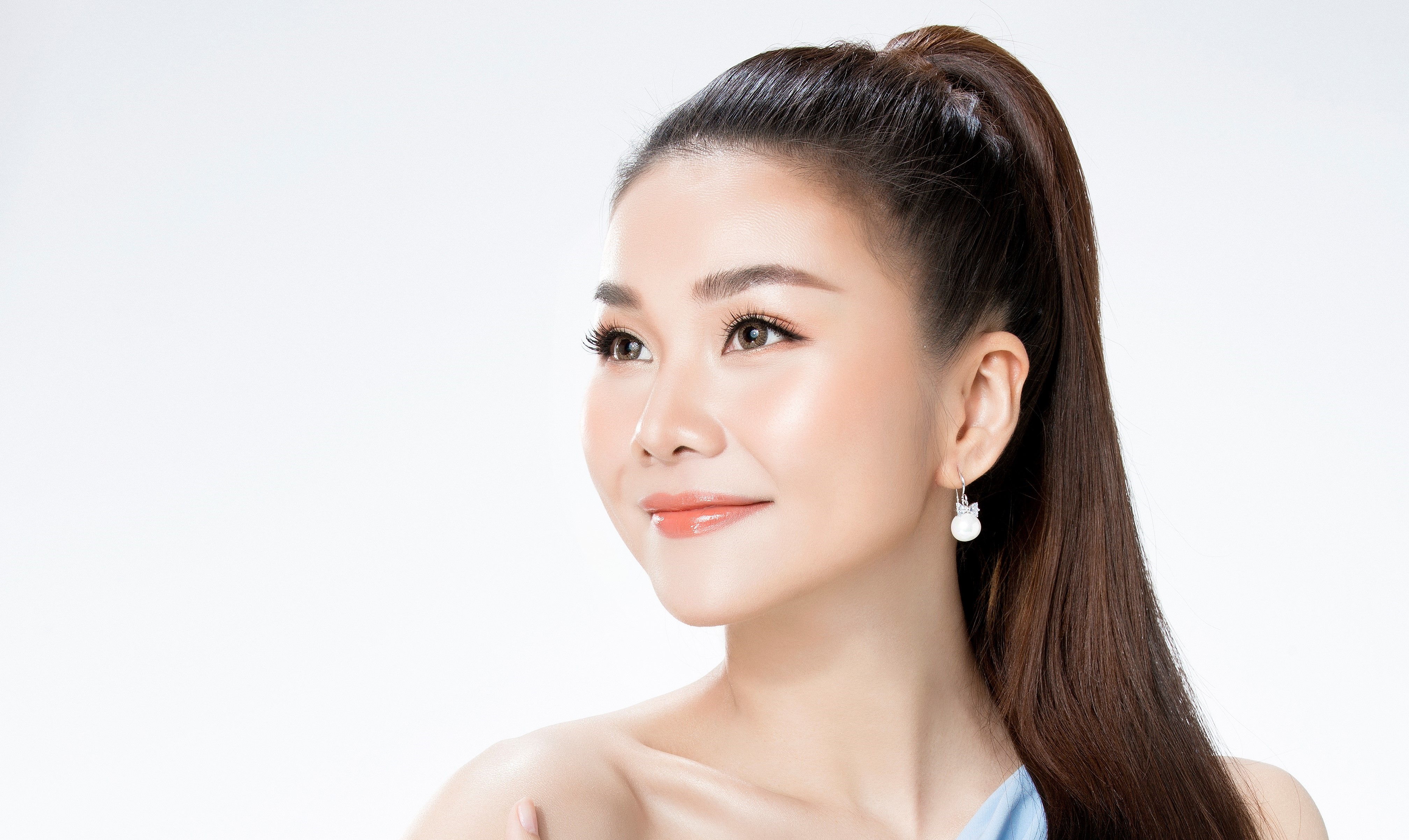 Thanh Hằng vẫn rạng rỡ đón hè trước cái nắng "đỉnh điểm"