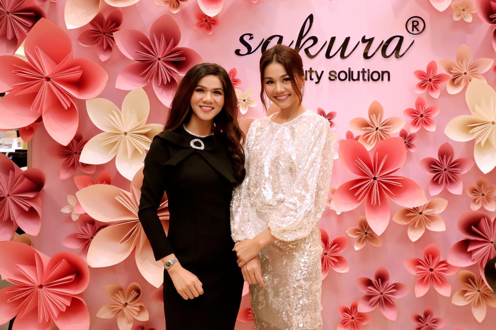SIÊU MẪU THANH HẰNG RẠNG RỠ TRONG TALKSHOW “SAKURA - ĐÁNH THỨC LÀN DA THANH XUÂN” TẠI TTTM TAKASHIMAYA