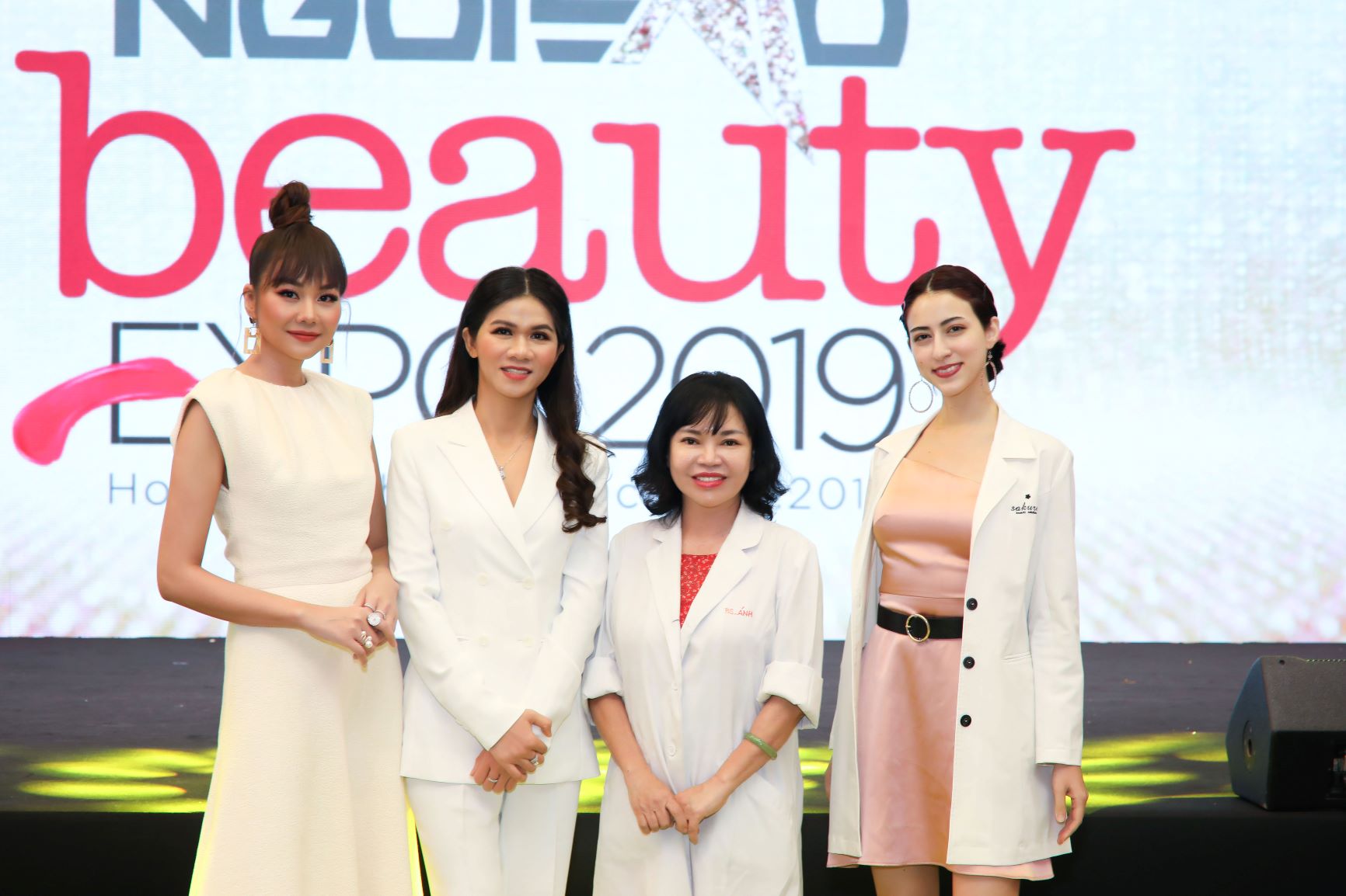 THANH HẰNG XINH ĐẸP, KHUẤY ĐỘNG NGÀY HỘI NGÔI SAO BEAUTY EXPO