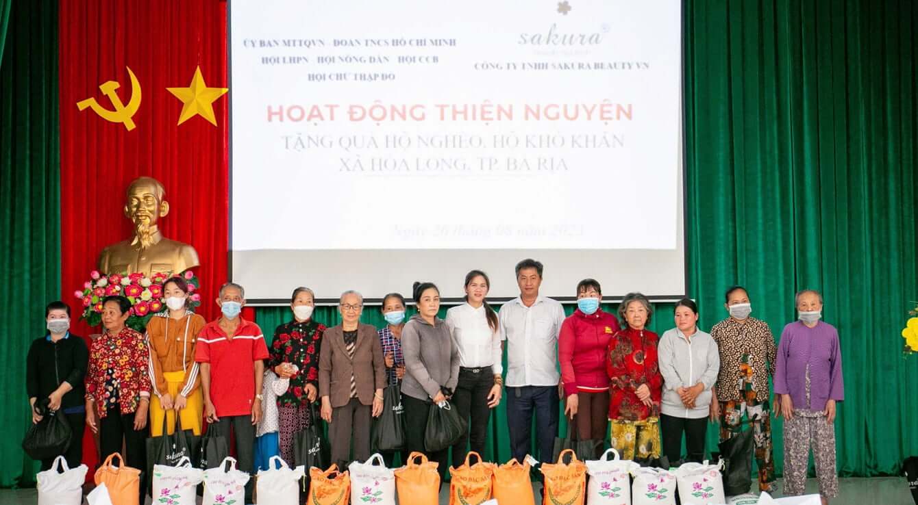 SAKURA BEAUTY GROUP TRAO HAI TẤN GẠO SẺ CHIA KHÓ KHĂN ĐẾN HỘ NGHÈO XÃ HÒA LONG, TP. BÀ RỊA